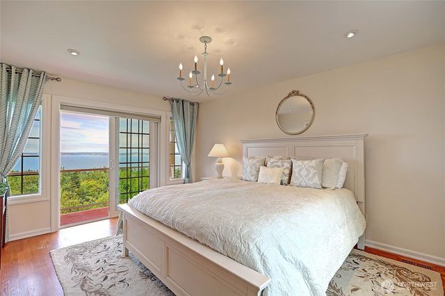 1009 Kingswood Drive, Camano Island, WA 98282