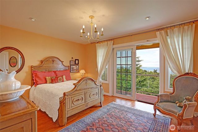 1009 Kingswood Drive, Camano Island, WA 98282