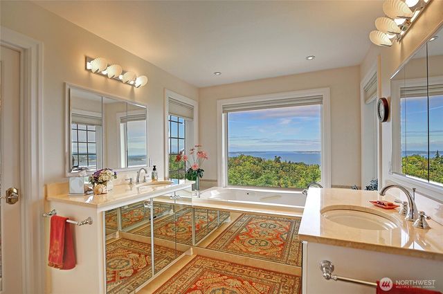 1009 Kingswood Drive, Camano Island, WA 98282
