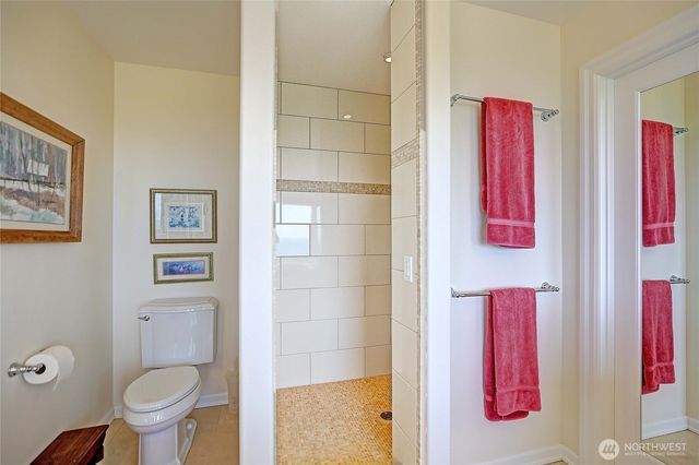 1009 Kingswood Drive, Camano Island, WA 98282