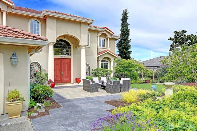 1009 Kingswood Drive, Camano Island, WA 98282