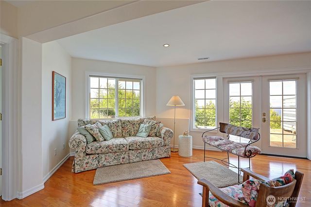 1009 Kingswood Drive, Camano Island, WA 98282