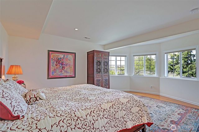1009 Kingswood Drive, Camano Island, WA 98282