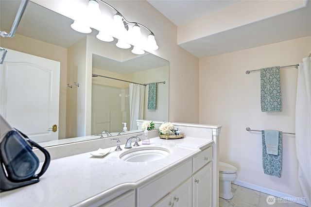 1009 Kingswood Drive, Camano Island, WA 98282