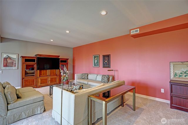 1009 Kingswood Drive, Camano Island, WA 98282