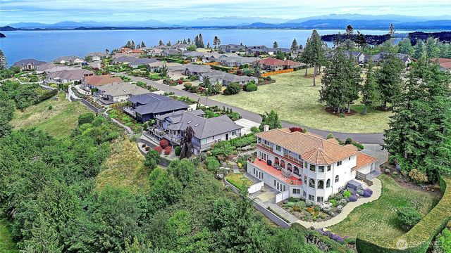 1009 Kingswood Drive, Camano Island, WA 98282