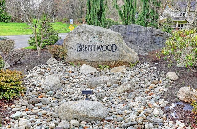 1009 Kingswood Drive, Camano Island, WA 98282