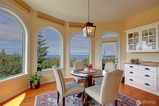 1009 Kingswood Drive, Camano Island, WA 98282