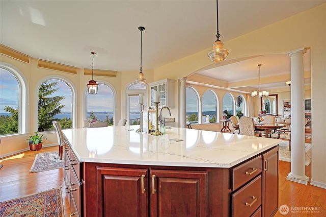 1009 Kingswood Drive, Camano Island, WA 98282