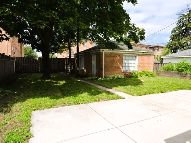 9652 Harding Avenue, Evergreen Park, IL 60805