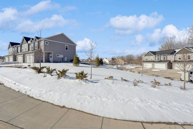 718 Spruce Needle Lane, Cedar Falls, IA 50613