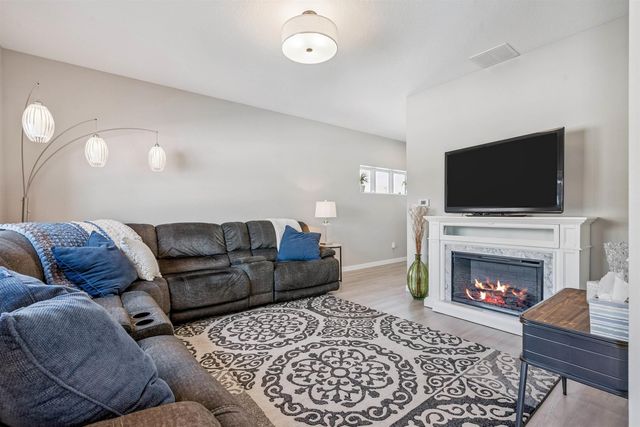 718 Spruce Needle Lane, Cedar Falls, IA 50613