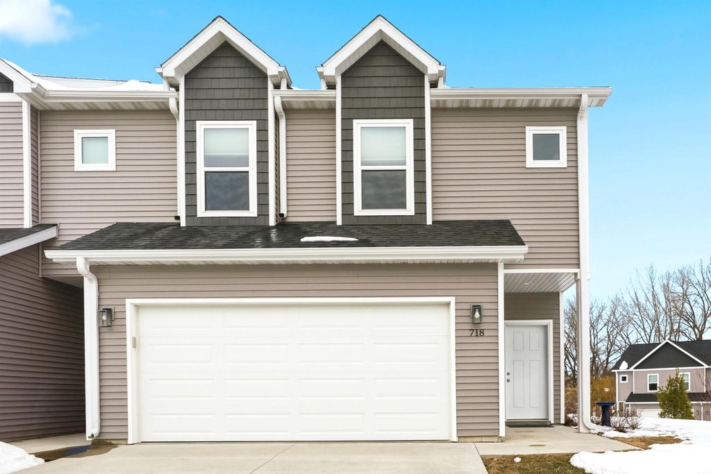 718 Spruce Needle Lane, Cedar Falls, IA 50613