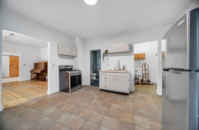 902 W 5TH Street, Erie, PA 16507