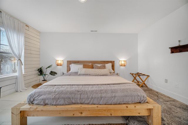 902 W 5TH Street, Erie, PA 16507