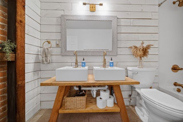 902 W 5TH Street, Erie, PA 16507