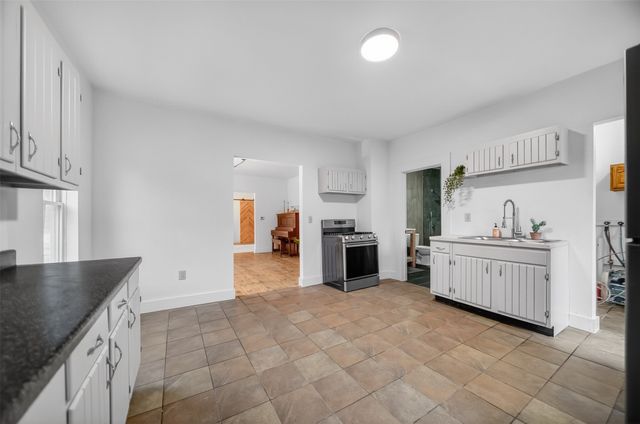 902 W 5TH Street, Erie, PA 16507