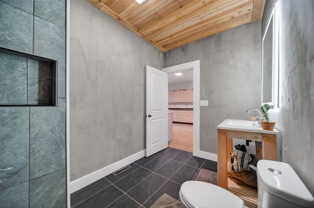 902 W 5TH Street, Erie, PA 16507