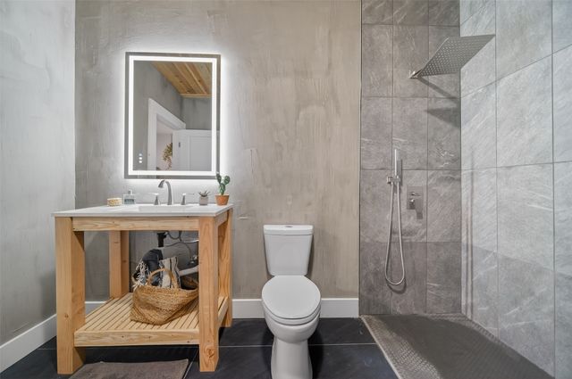 902 W 5TH Street, Erie, PA 16507