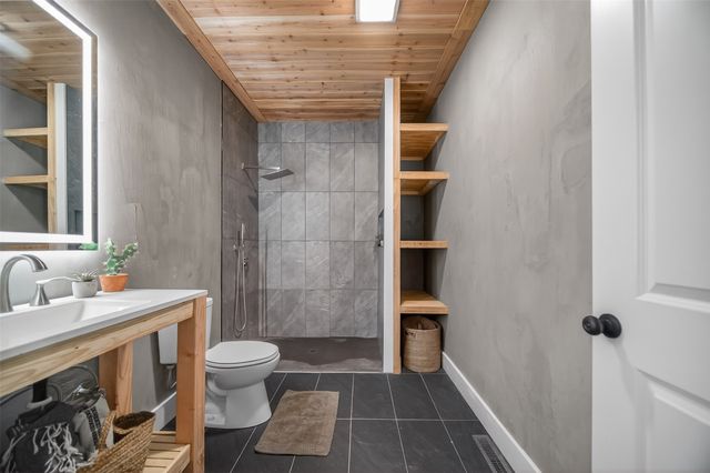 902 W 5TH Street, Erie, PA 16507