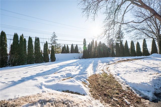 590 Eleanora Drive, Cuyahoga Falls, OH 44223