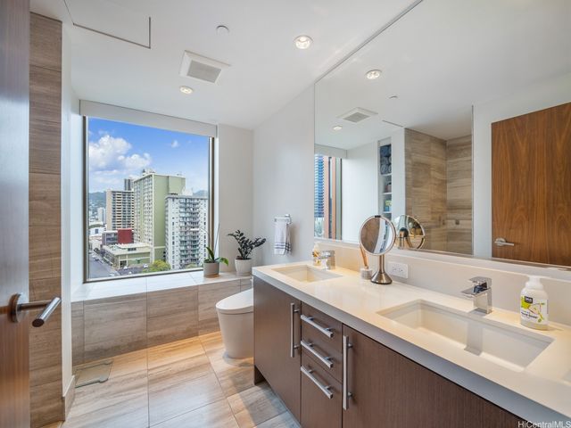 1555 Kapiolani Boulevard 914, Honolulu, HI 96814