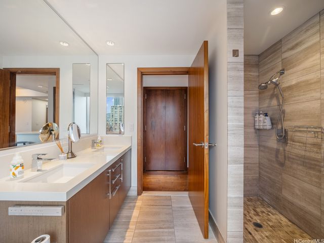 1555 Kapiolani Boulevard 914, Honolulu, HI 96814
