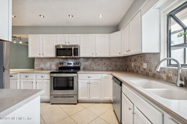 4901 LOFTY PINES Circle E, Jacksonville, FL 32210