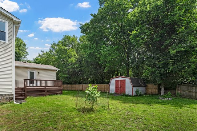 805 Childers Ct, La Vergne, TN 37086