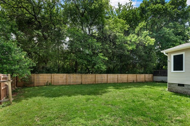805 Childers Ct, La Vergne, TN 37086