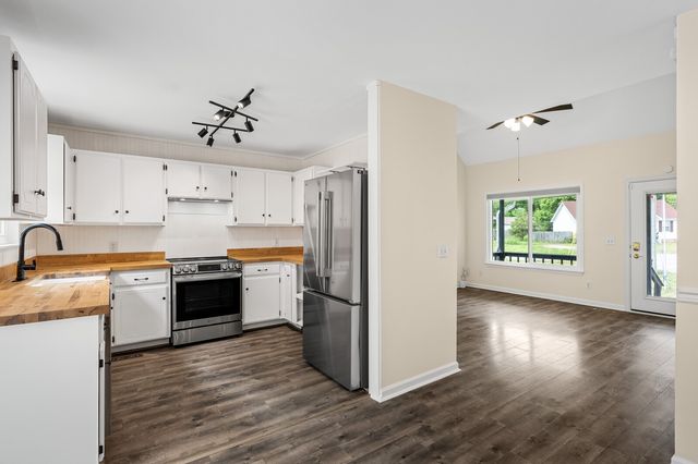 805 Childers Ct, La Vergne, TN 37086