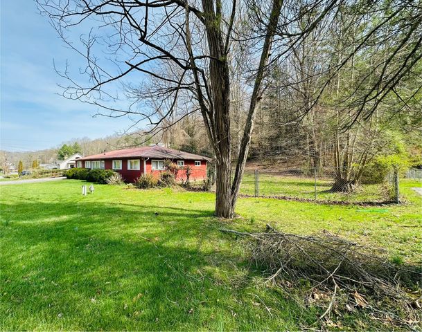 212 Town Branch Road, Manchester, KY 40962