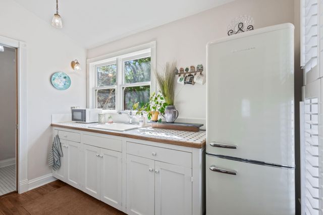 401 E Main Avenue, Sisters, OR 97759