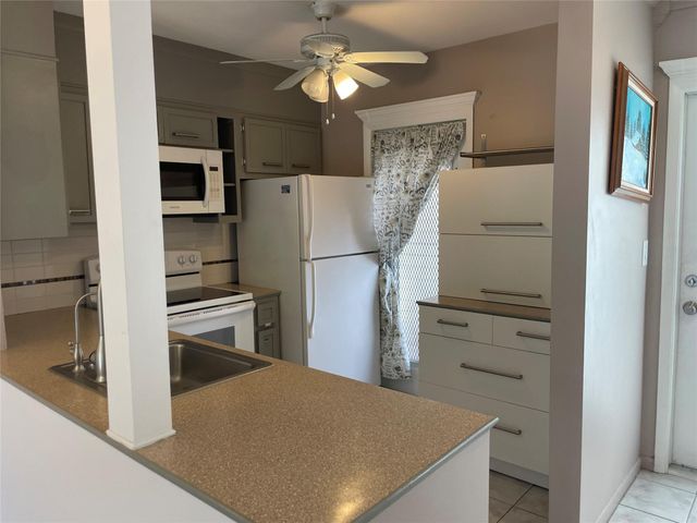 4421 NW 16th Street G211, Lauderhill, FL 33313