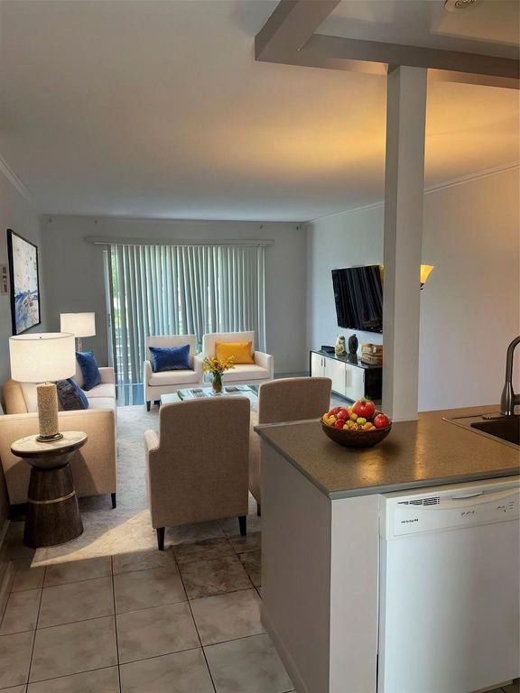 4421 NW 16th Street G211, Lauderhill, FL 33313