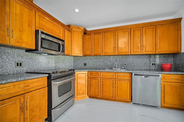 230 CRANWOOD DR, Key Biscayne, FL 33149