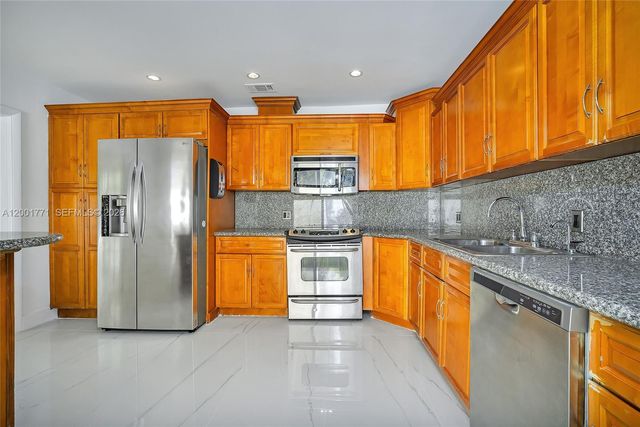 230 CRANWOOD DR, Key Biscayne, FL 33149