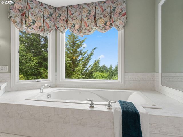 8801 Se WALNUT Dr, Amity, OR 97101