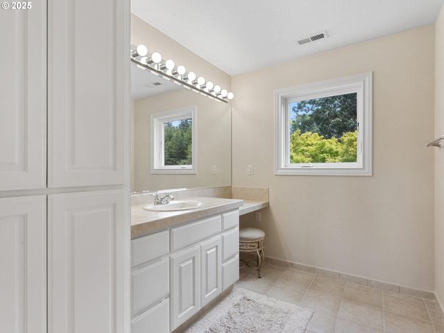8801 Se WALNUT Dr, Amity, OR 97101