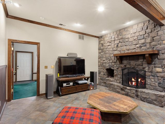 8801 Se WALNUT Dr, Amity, OR 97101