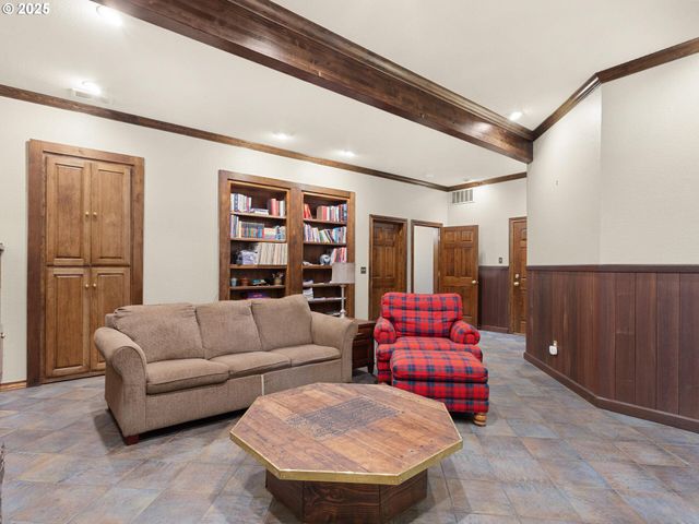 8801 Se WALNUT Dr, Amity, OR 97101