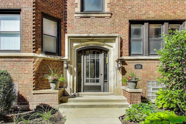 528 W Cornelia Avenue 3S, Chicago, IL 60657
