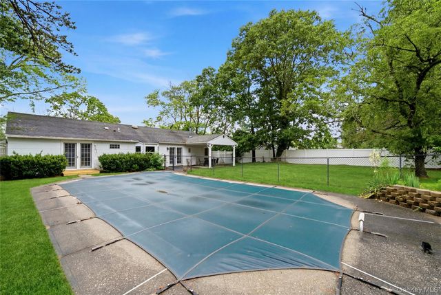 15 Groton Lane, Coram, NY 11727