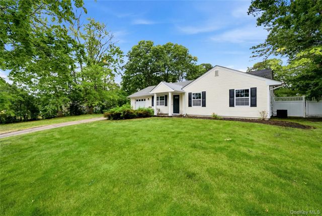 15 Groton Lane, Coram, NY 11727