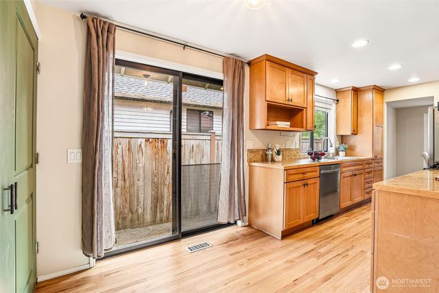 14502 104th Avenue NE, Bothell, WA 98011