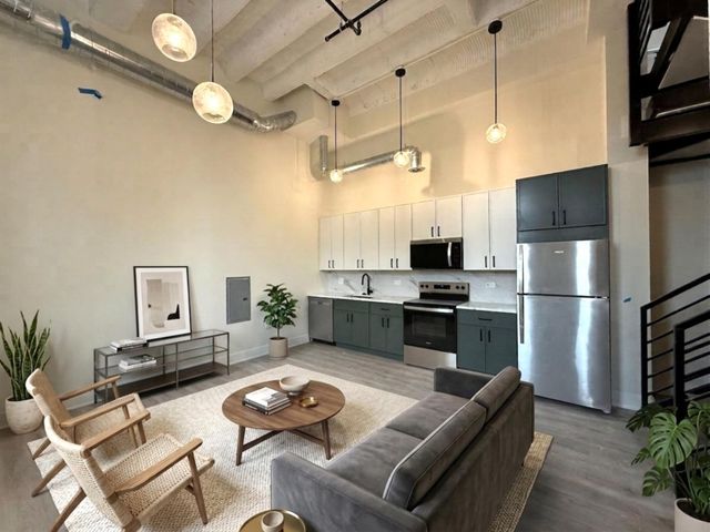 1453 Maple Avenue 211, Evanston, IL 60201