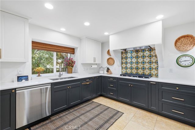 23656 White Oak Court, Newhall, CA 91321