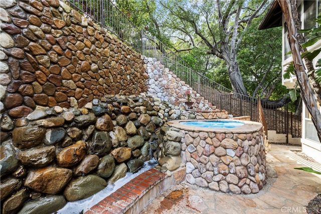 23656 White Oak Court, Newhall, CA 91321