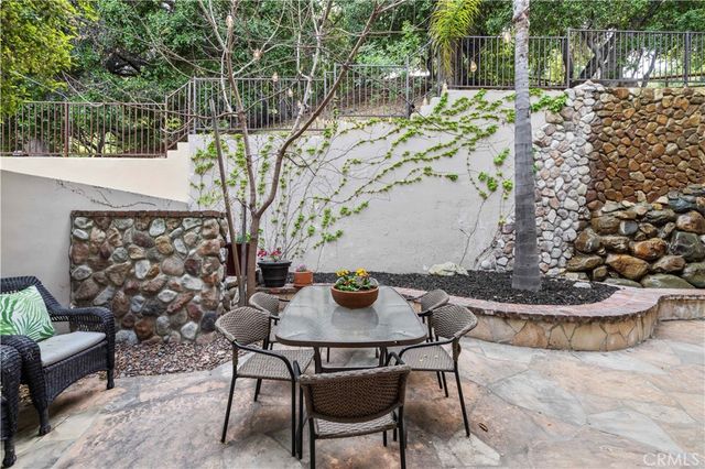 23656 White Oak Court, Newhall, CA 91321
