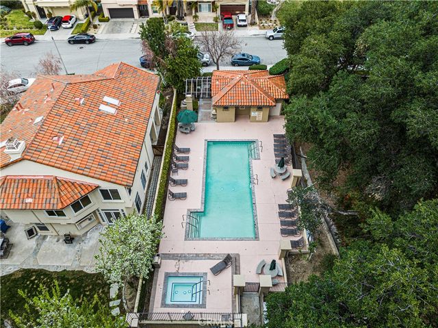 23656 White Oak Court, Newhall, CA 91321